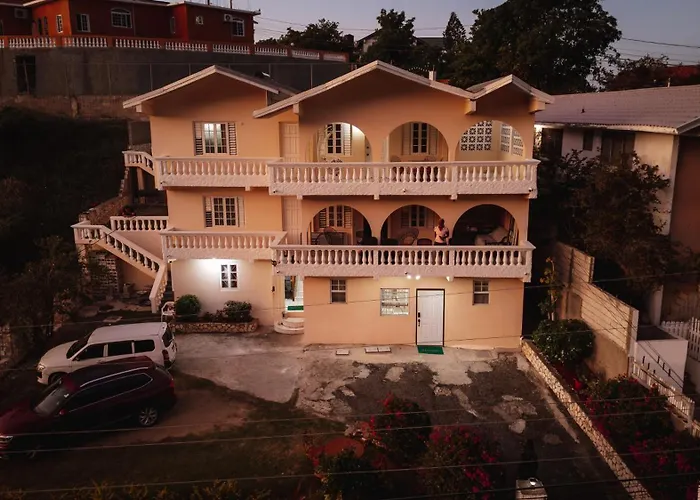 876 Ja Oasis & Homestay - By Kingston Airport