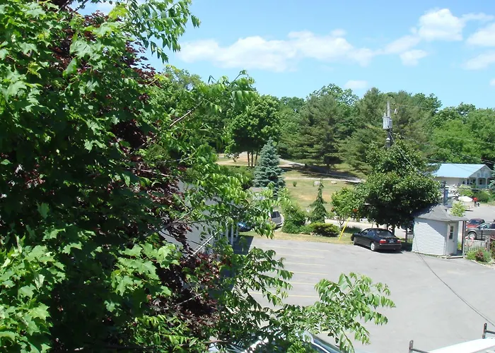 Boathouse Country Inn