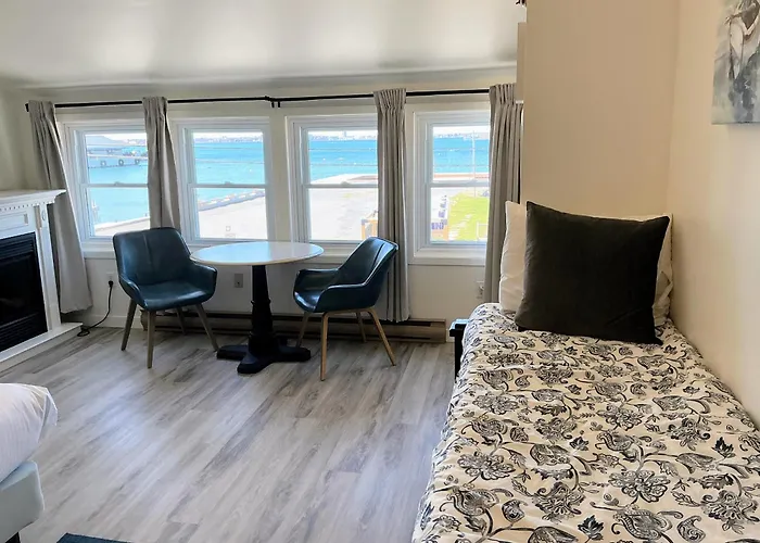 Hotel Wolfe Island