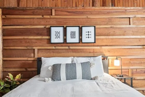 Spacious Wooden Suite #6 By The Lake At Texoma Shores Resort