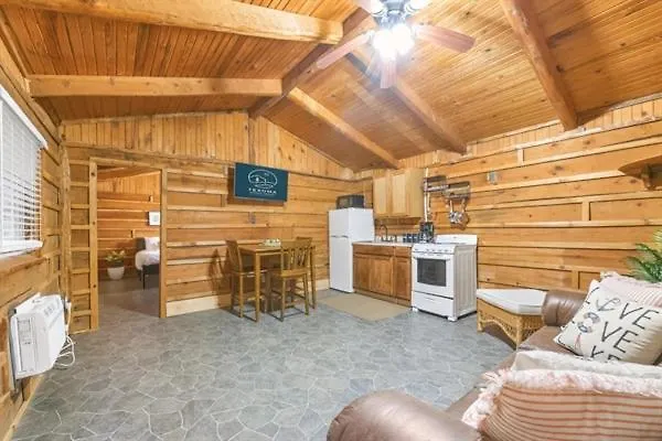 Spacious Wooden Suite #4 By The Lake At Texoma Shores Resort